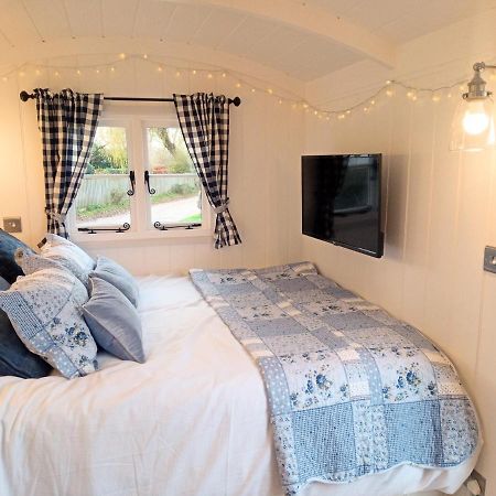 Yew Tree View Luxury Shepherd'S Hut ستورمنستر نيوتن المظهر الخارجي الصورة
