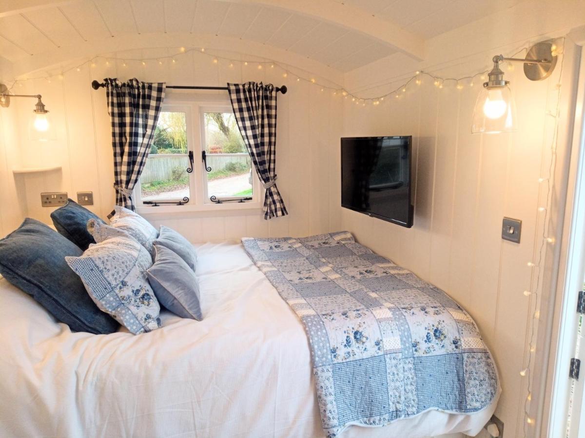 Yew Tree View Luxury Shepherd'S Hut ستورمنستر نيوتن المظهر الخارجي الصورة
